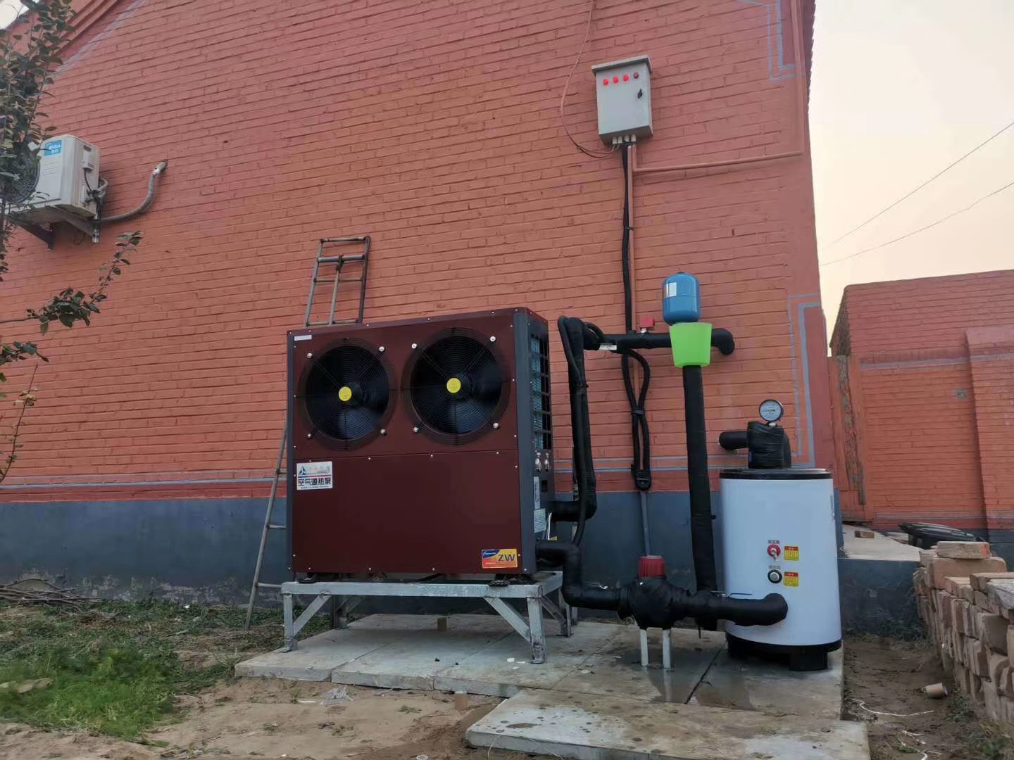 北京大興客戶(hù)--家用6匹凌銳空氣源熱泵